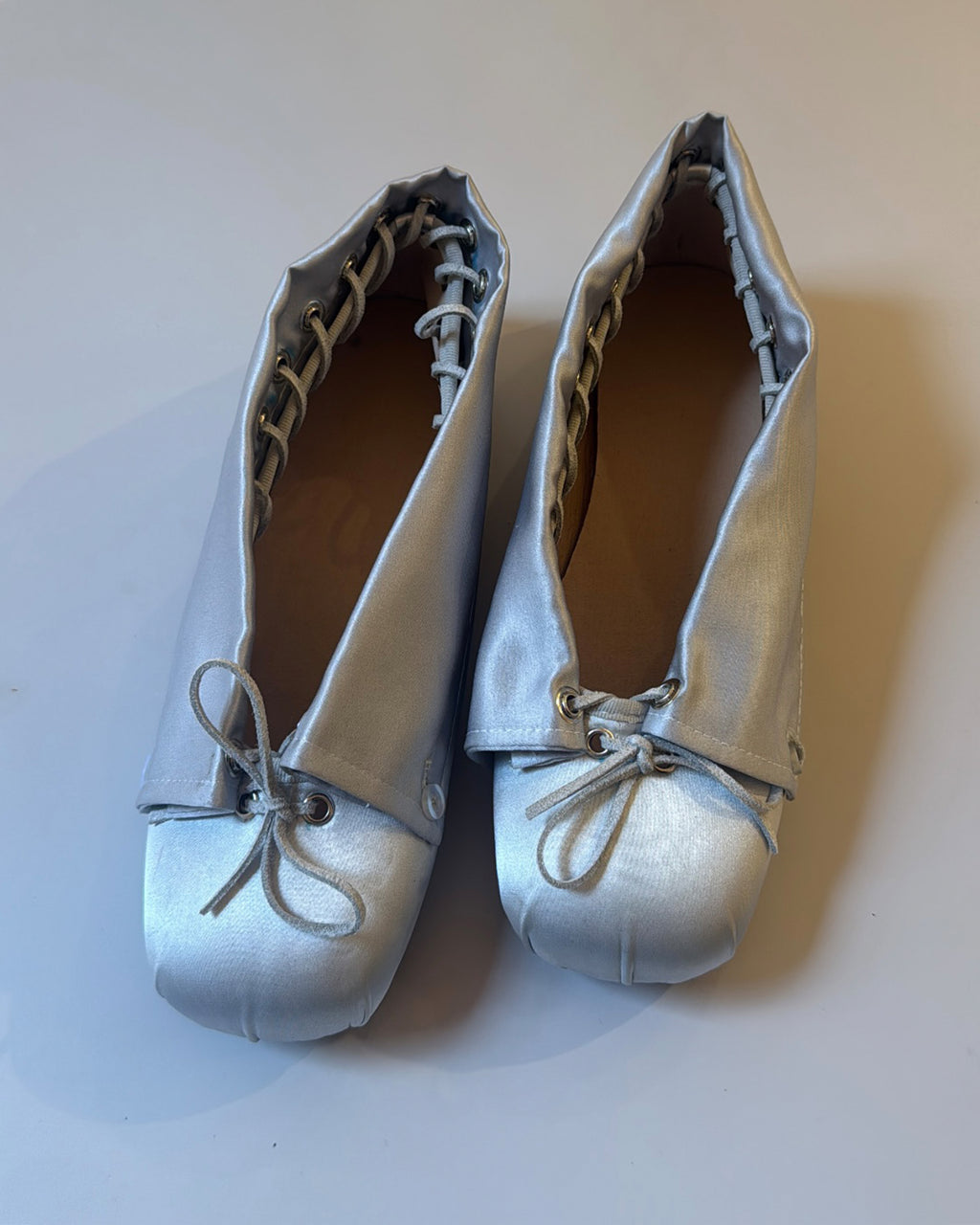 the CAMILLE ballerina flat in powder gray