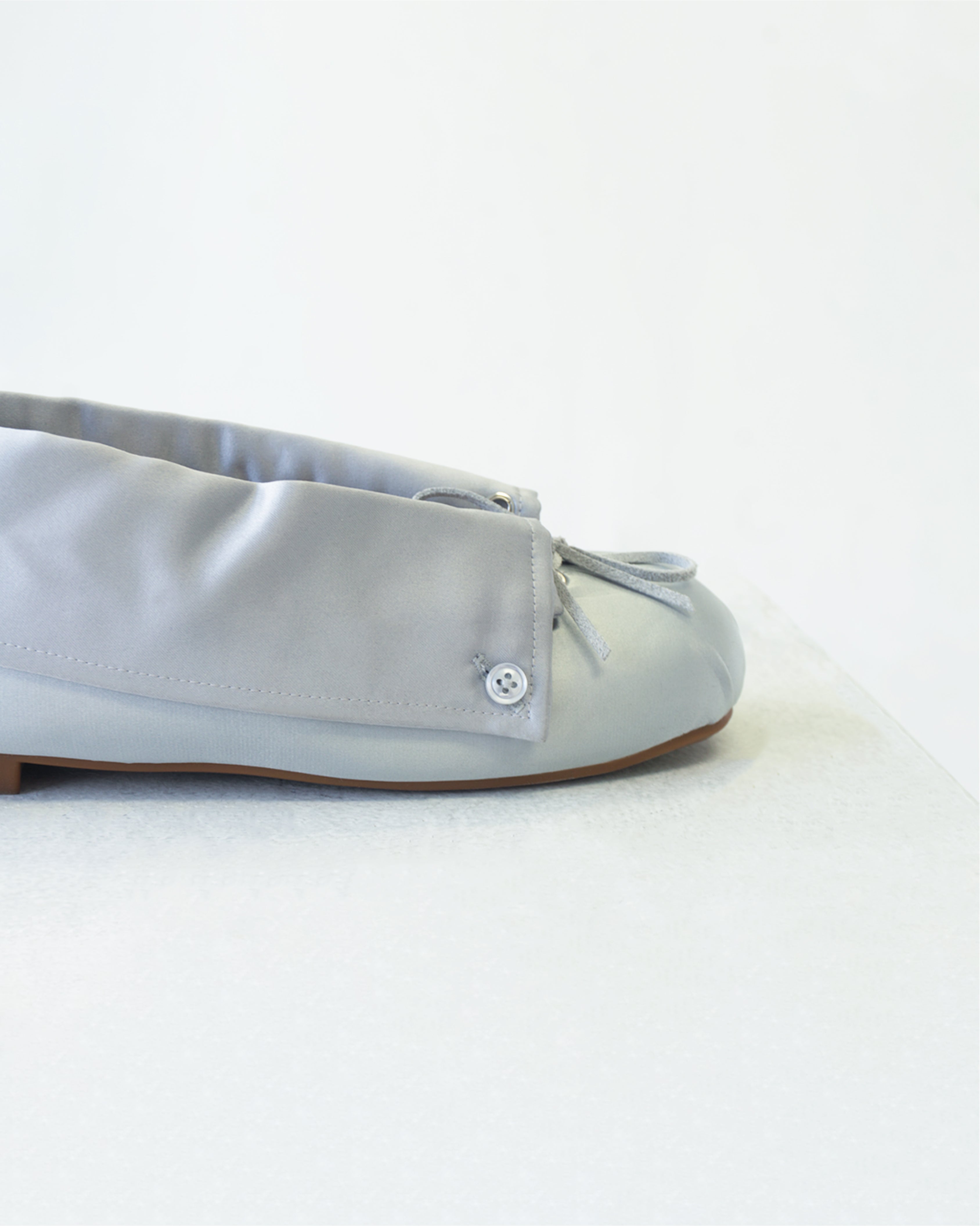 the CAMILLE ballerina flat in powder gray