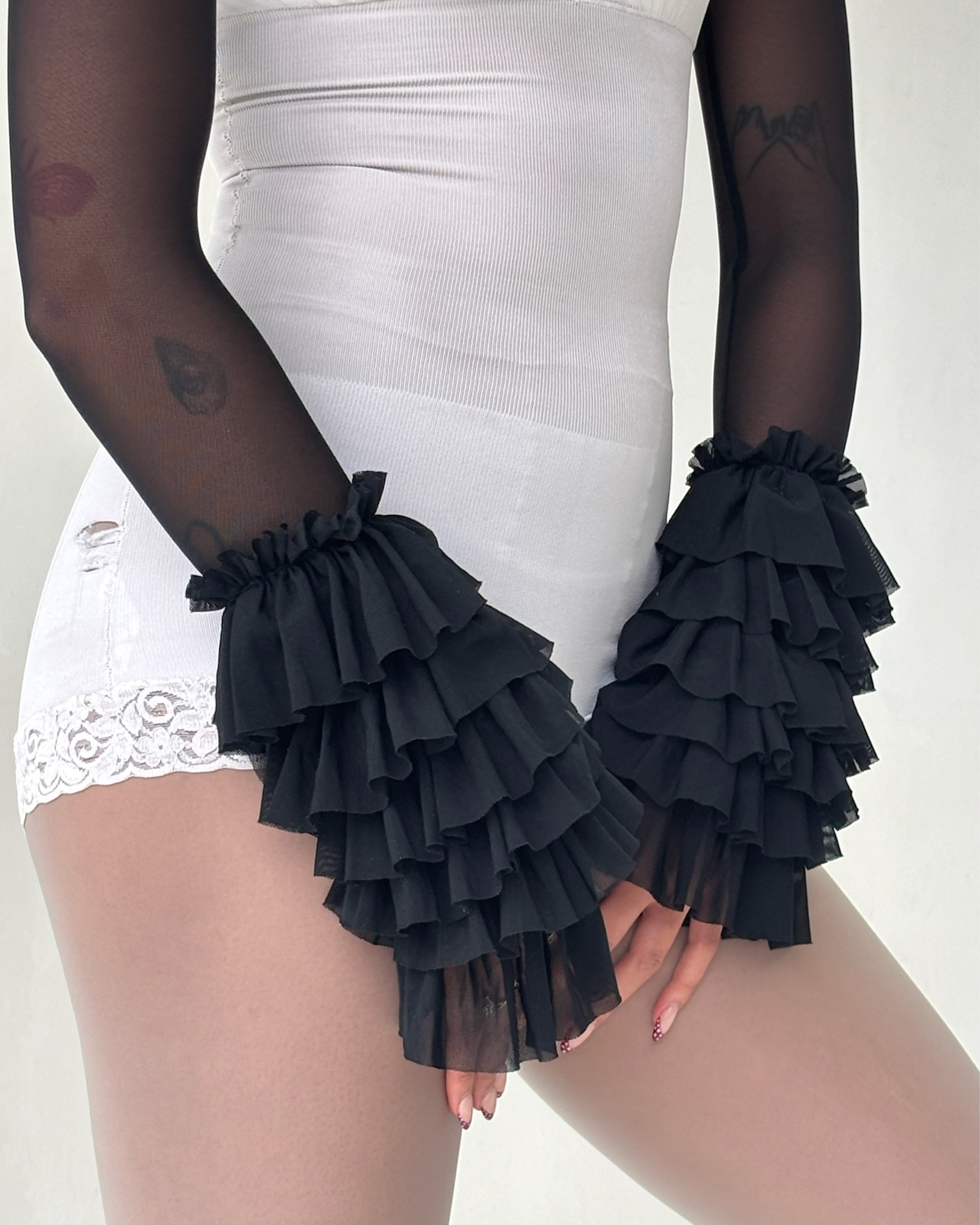 the SANTANA bolero in black
