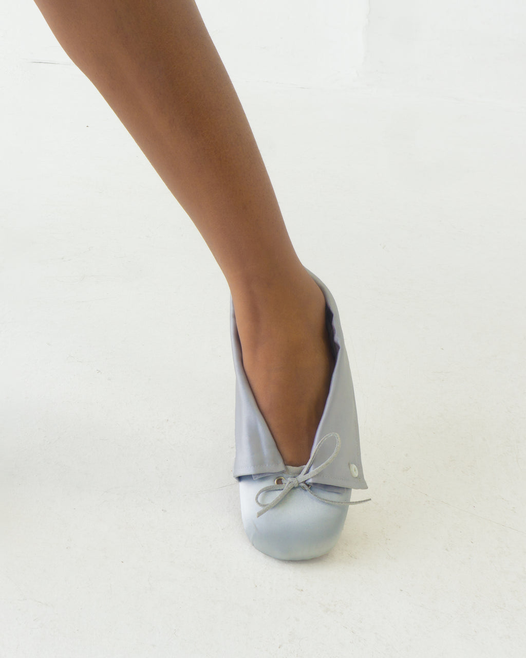 the CAMILLE ballerina flat in powder gray