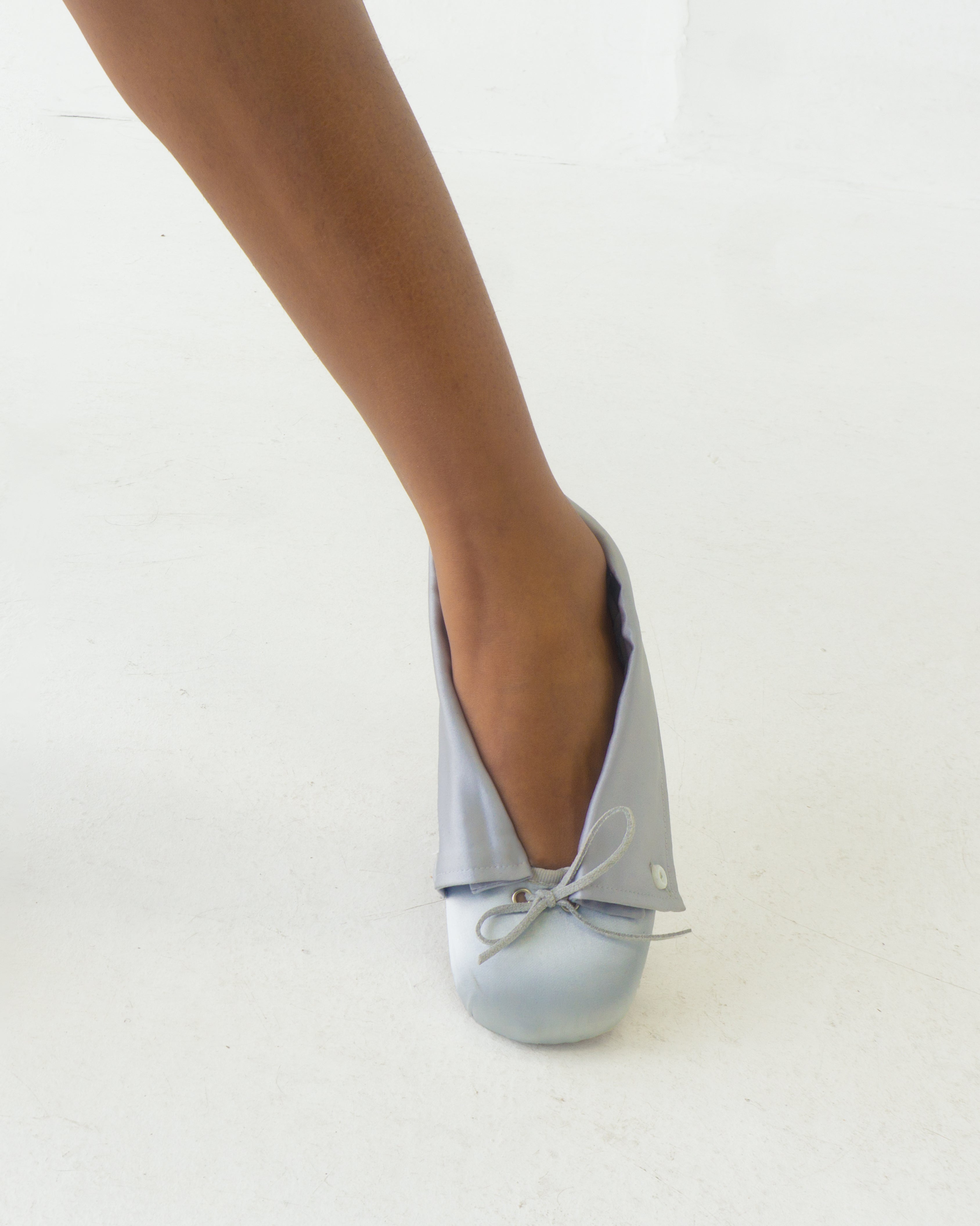 the CAMILLE ballerina flat in powder gray