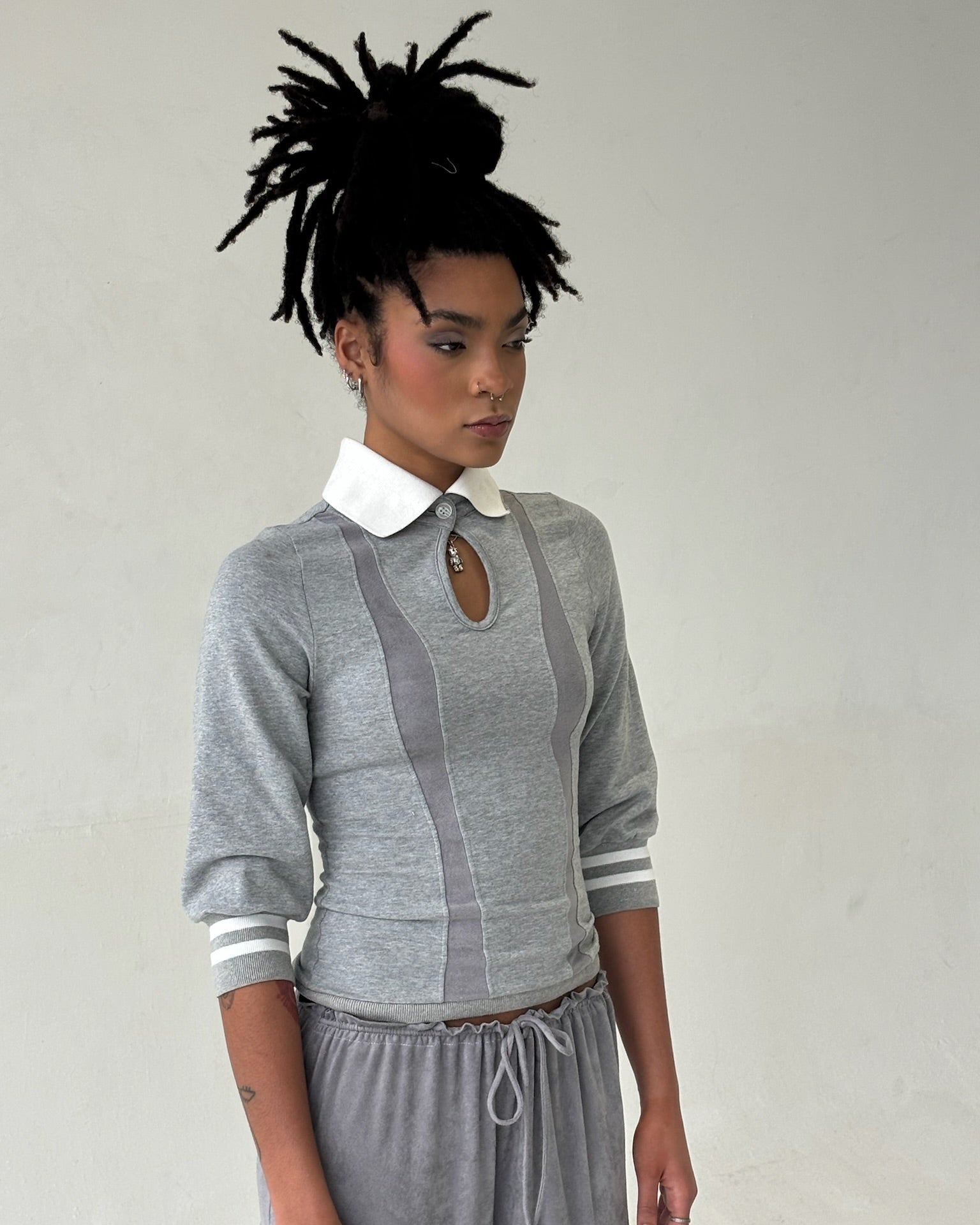 the SIREN polo hoodie in gray