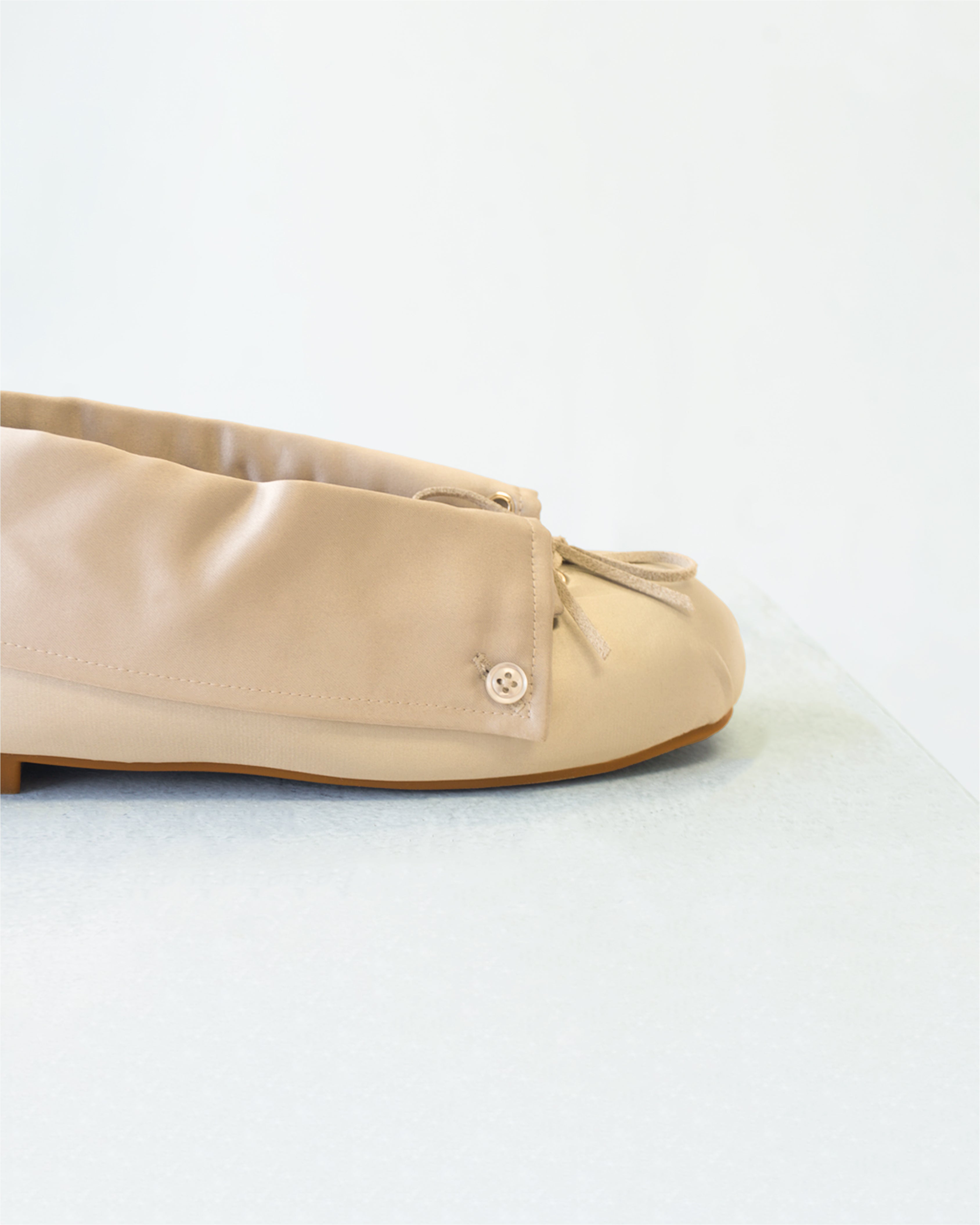 the CAMILLE ballerina flat in champagne